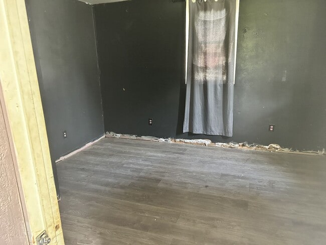 Building Photo - Just listed! - $390 Month / $800 Down