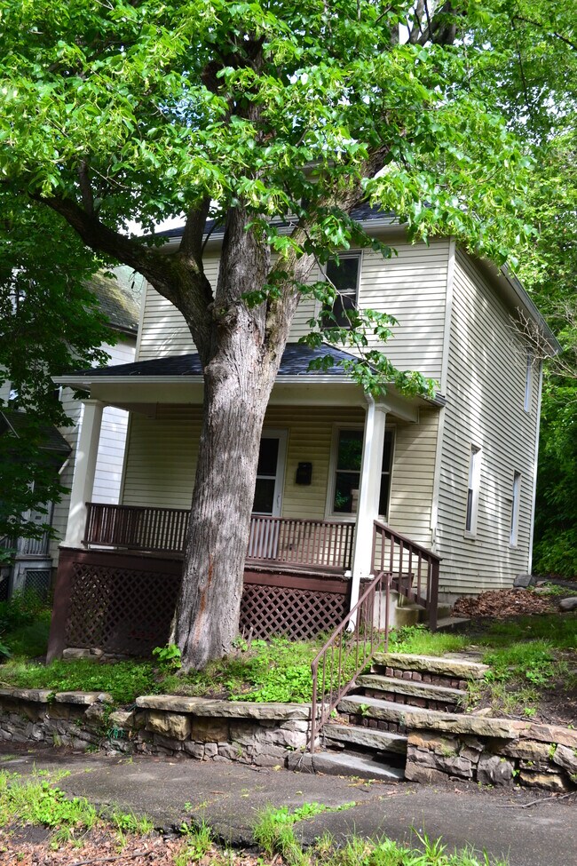 Foto del edificio - 2115 Hollister Ave