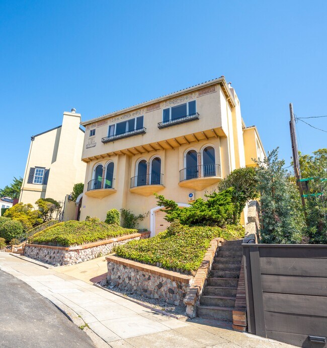 Building Photo - 275 Maywood Dr