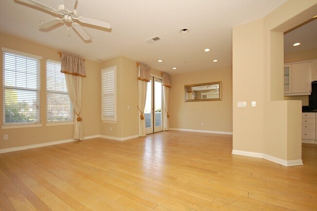 Building Photo - Amazing Location Home in Carlsbad with Lag...