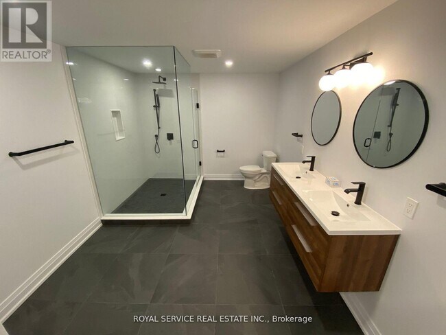 Building Photo - 61 Waywell St