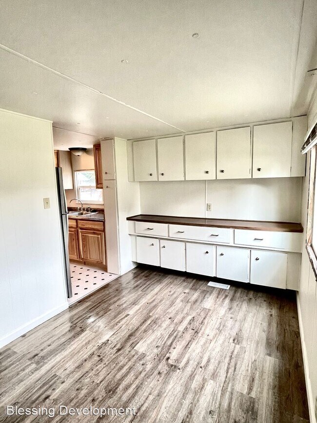 Building Photo - 2 br, 1 bath House - 22001 130th ST