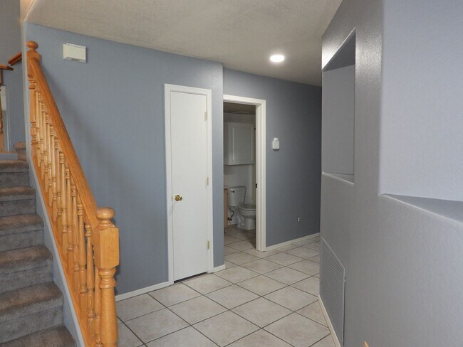 Foto del edificio - 5 bedroom 3 bath