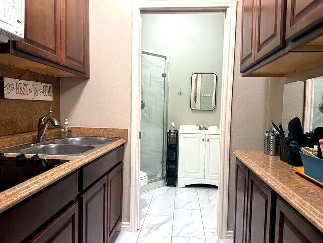 Foto del edificio - 3040 Bayshore Dr