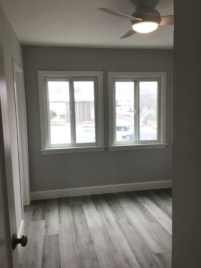 Double paned vinyl windows throughout - 232 Avenue G