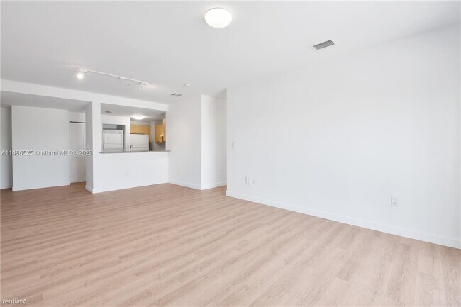 Foto del edificio - 3 br, 2 bath House - 2280 SW 32nd Ave Apt 315