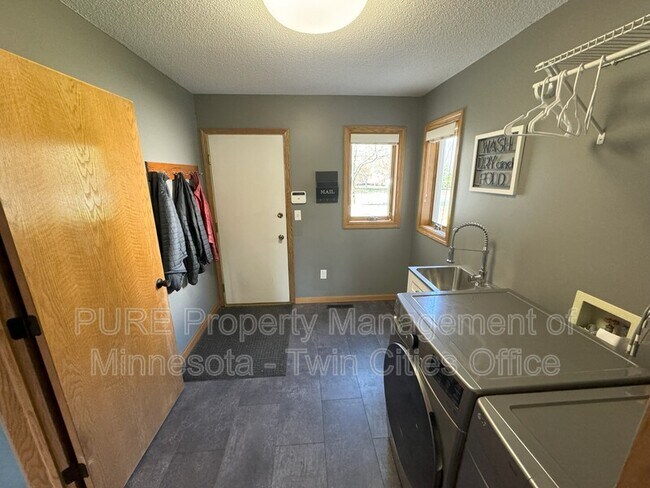 Building Photo - 7929 Jocelyn Ave S