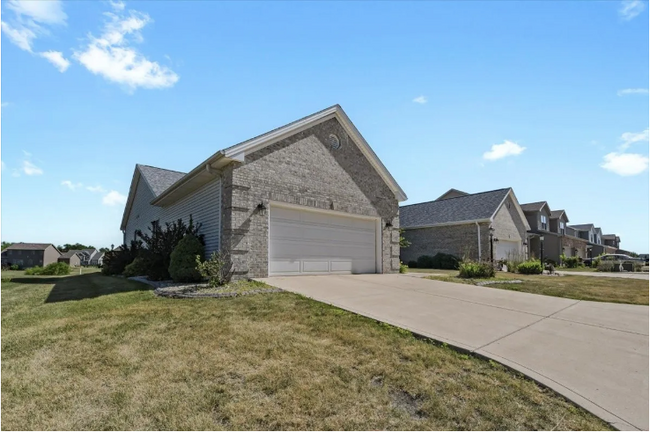 Building Photo - 2104 E Lucille Ln
