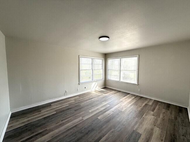 Foto del edificio - 330 C St