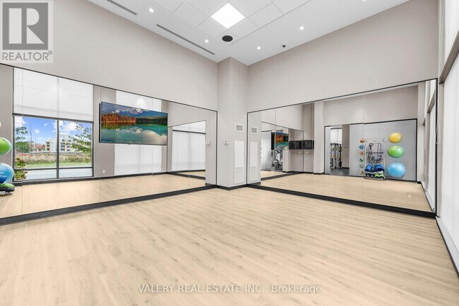 Photo du bâtiment - 681 Yonge St