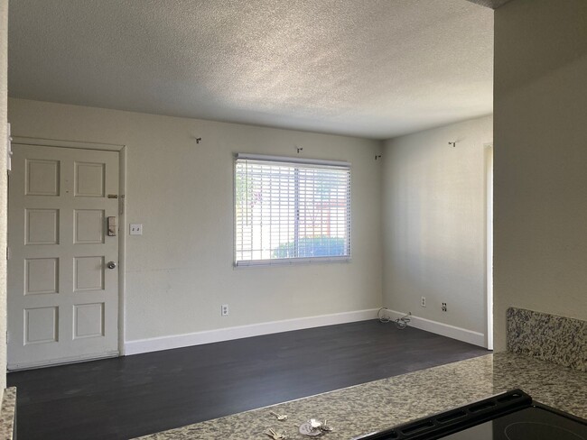Foto del edificio - 3 bedroom condo - SECTION 8 Approved!