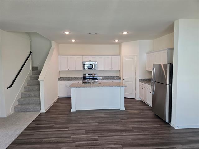 Building Photo - 5956 Sahara Dr
