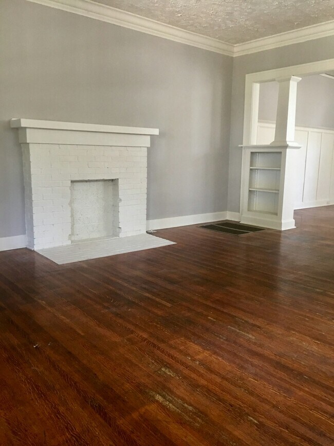 Foto del edificio - 3127 N Kenwood Ave