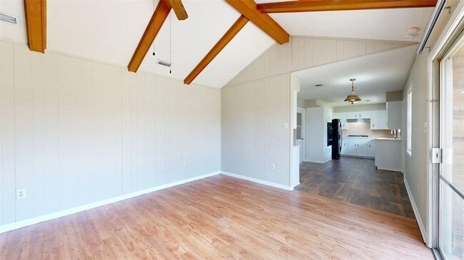 Building Photo - 302 Laurel St