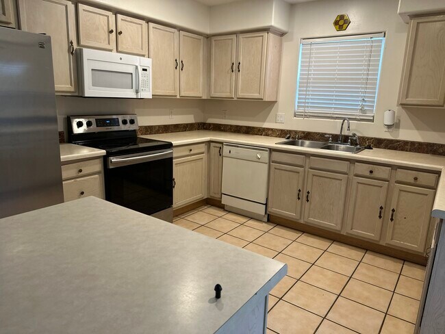 Building Photo - 6464 Valentine Way