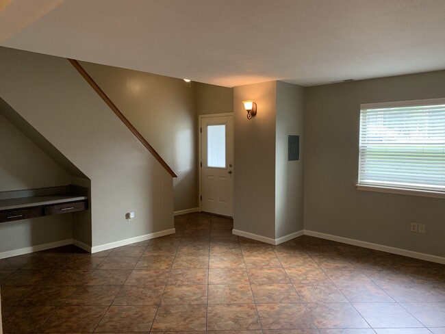 Spacious living room with built-in desk. - 515 W Benton St