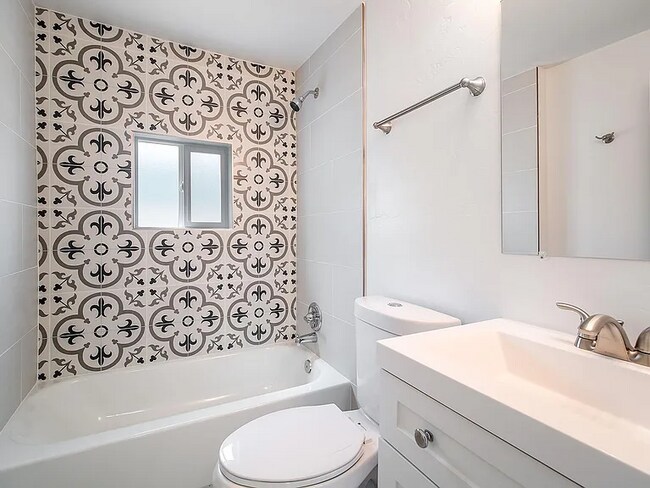 Foto del edificio - 1017 E West Cir Dr