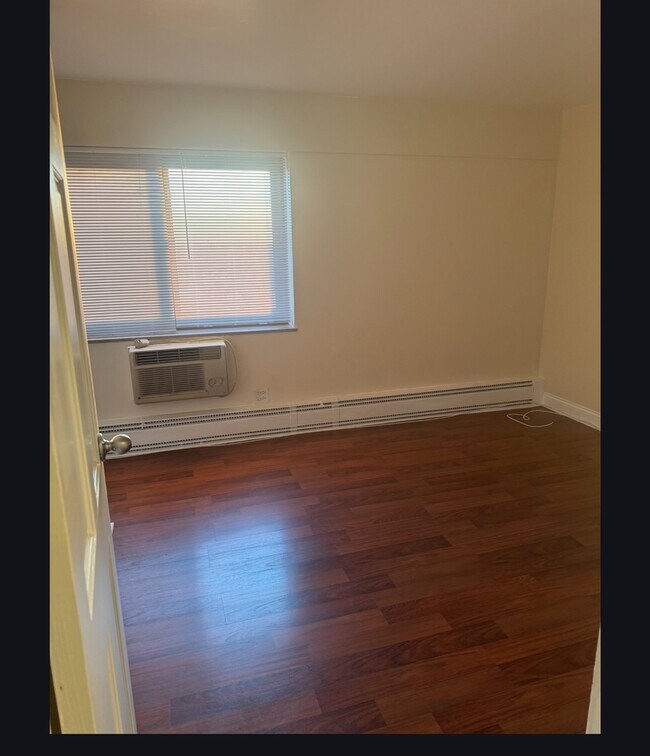 Foto del edificio - 7337 S South Shore Dr