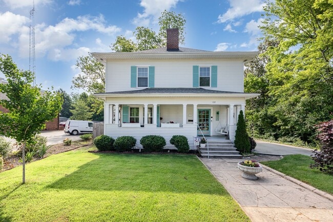 Building Photo - Exclusively Offered by Muse Realty Rentals...