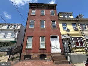 Building Photo - 52 Bayard St