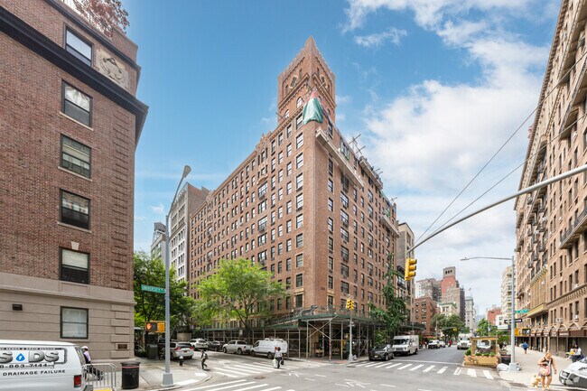 Building Photo - 66 E 11th St