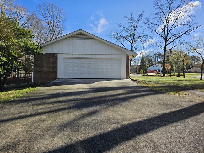 Building Photo - 2030 Veracruz Dr