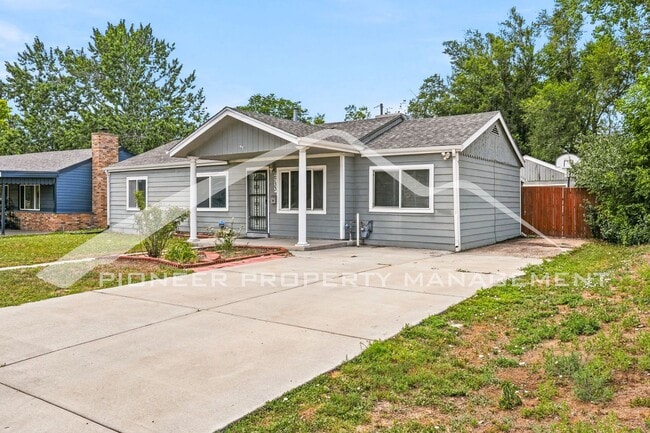 Foto del edificio - Spacious Home with Office and Fenced Yard