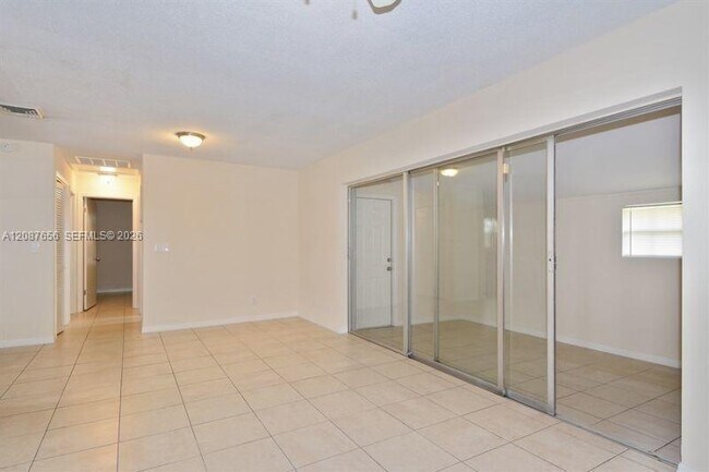 Building Photo - 4304 N Shore Dr