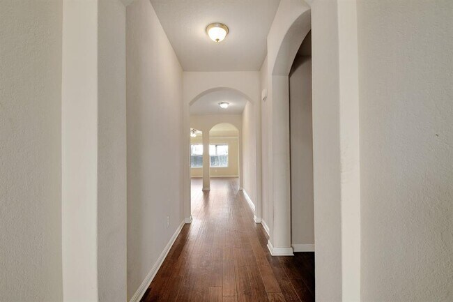 Foto del edificio - 924 Cypress Ml