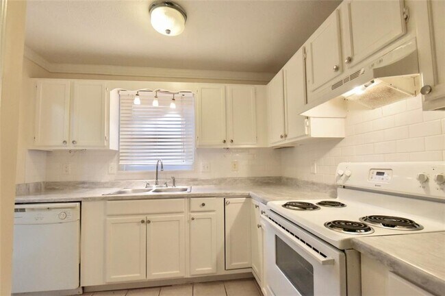 Foto del edificio - 2898 Webb Bridge Rd