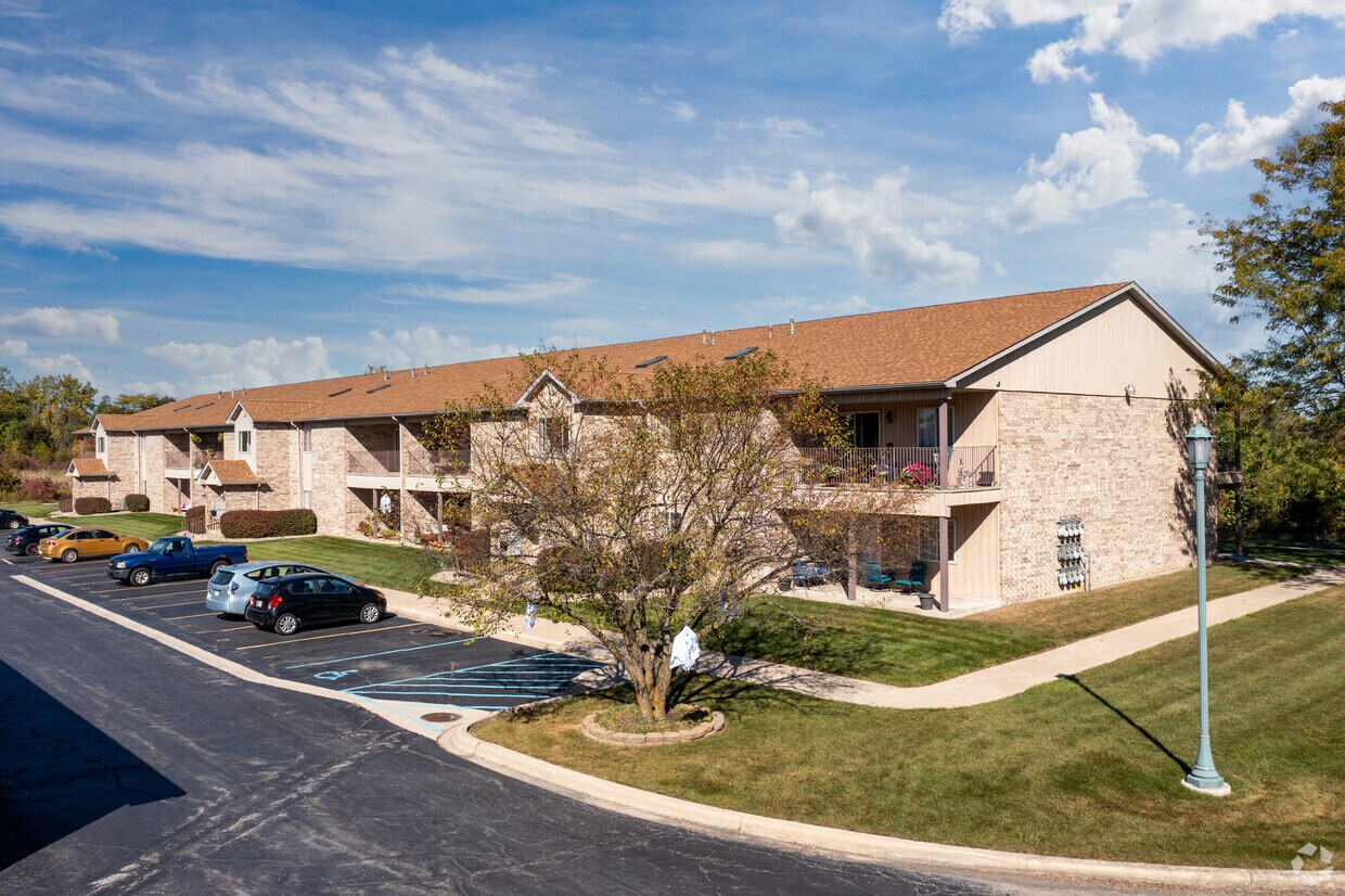 White Pines Apartments in Merrillville, IN