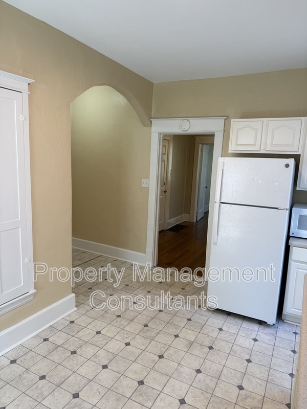 Foto del edificio - 1014 E 1st St