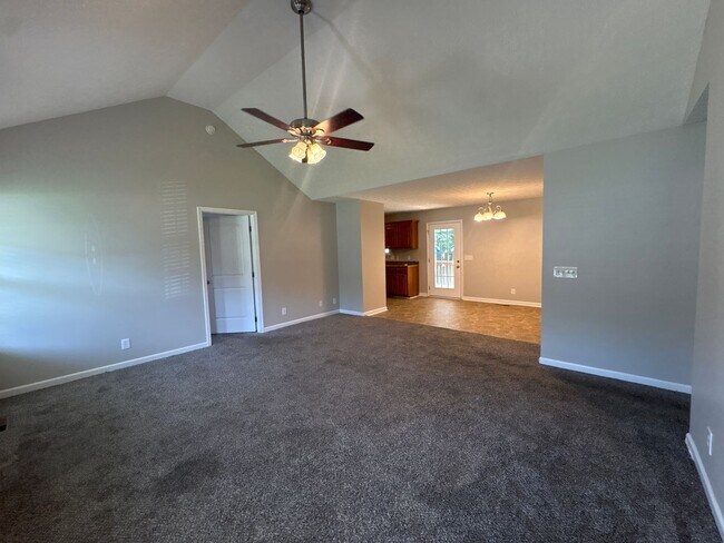 Foto del edificio - 479 Indian Springs Cir
