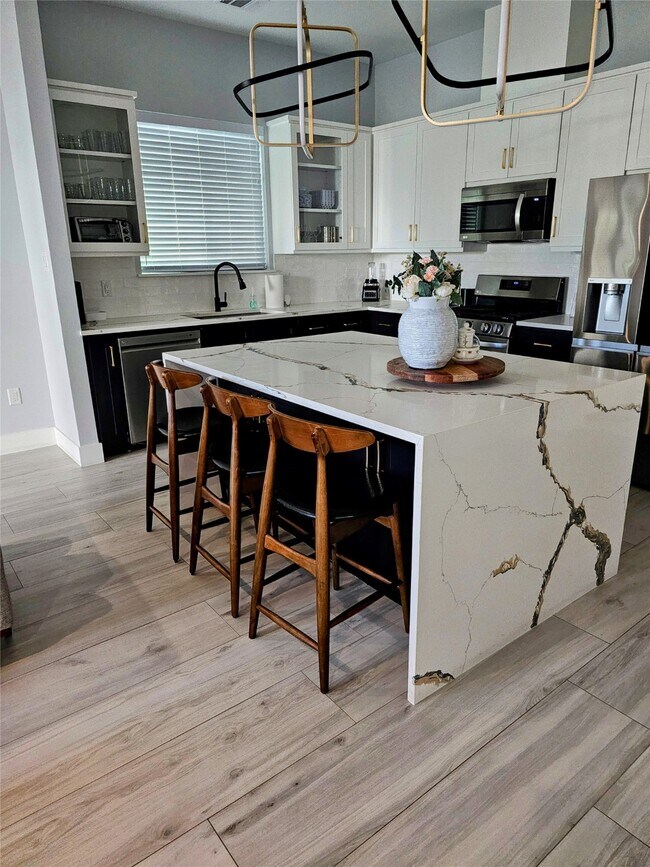 Foto del edificio - 4425 Elmwood St
