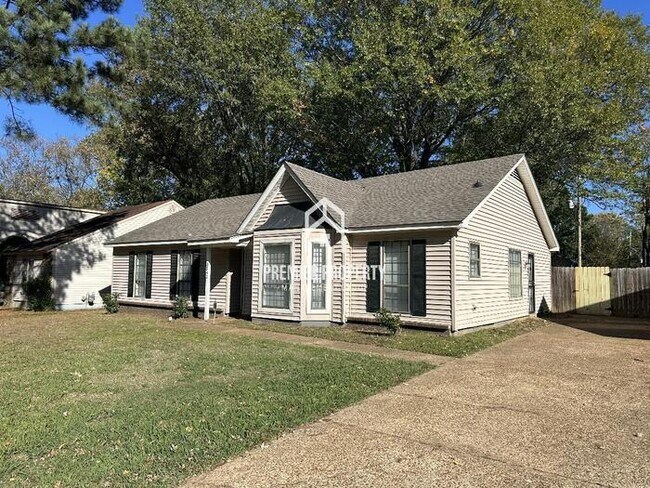Building Photo - 3842 Lucerne Dr