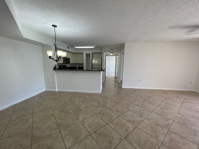 Foto del edificio - ANNUAL RENTAL - 1ST FLOOR 3 BED / 2 BATH C...