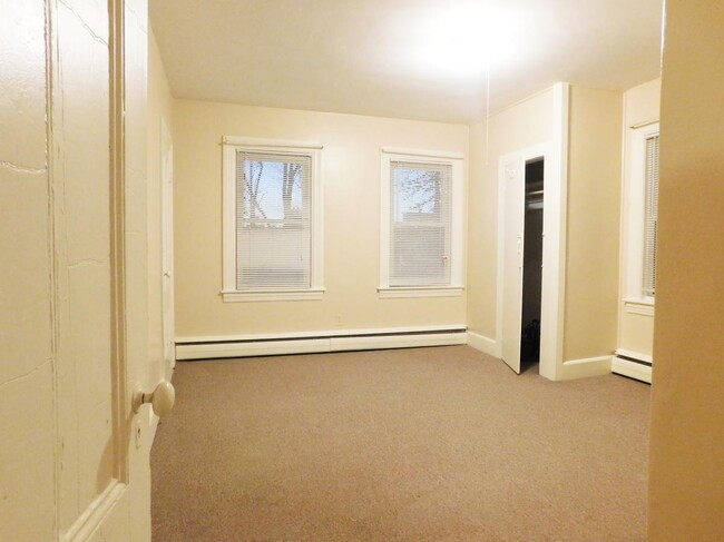 Building Photo - 216 Lenox St