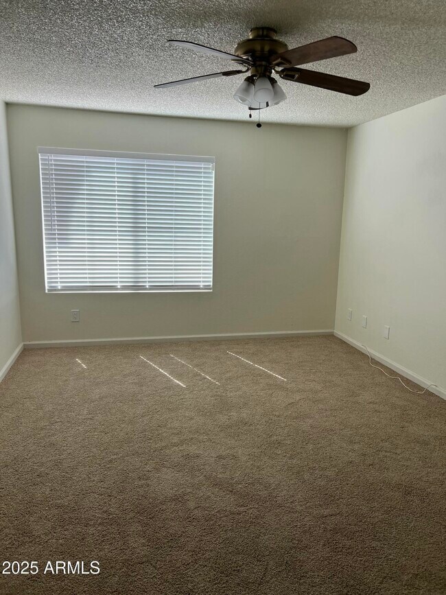 Foto del edificio - 925 N College Ave