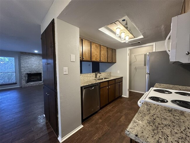 Foto del edificio - 1305 Camp Craft Rd