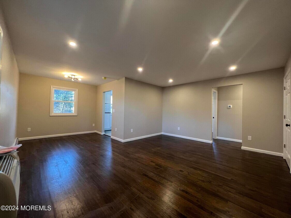 420 Cross Rd Unit B13, Matawan, NJ 07747 Condo for Rent in Matawan