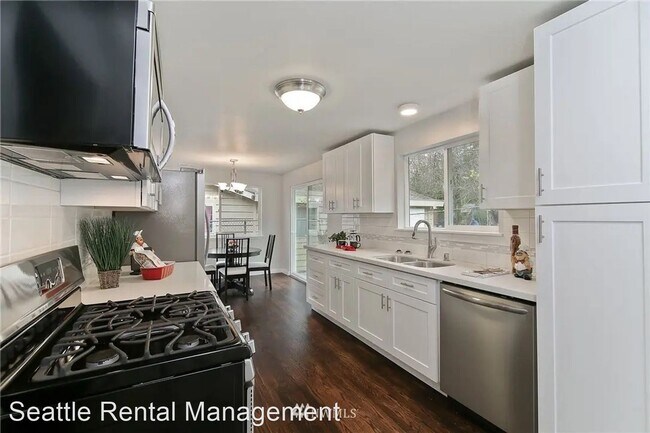 Building Photo - 3 br, 2 bath House - 4601 S Director St