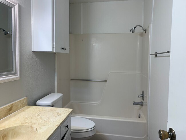 Building Photo - 805 Orleans Dr