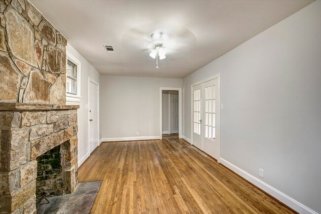 Building Photo - 505 Del Norte St