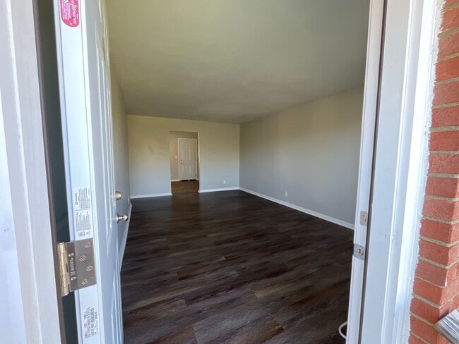 Building Photo - 1415 Lancaster St