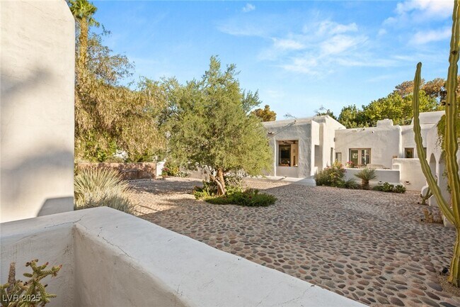 Building Photo - 7330 N Rainbow Blvd