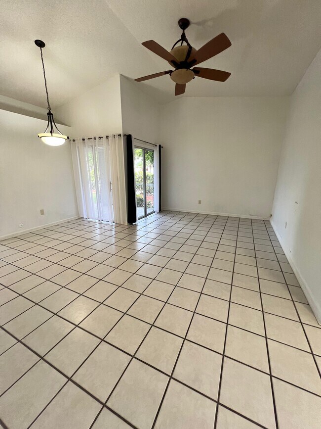 Foto del edificio - 2210 SE 6th Ct