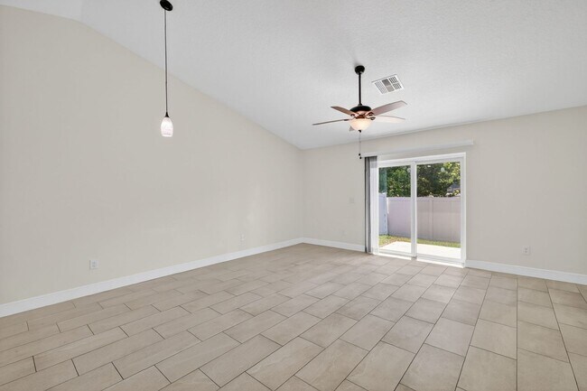 Foto del edificio - 116-118 DeWitt Ct