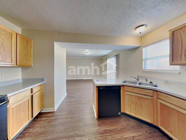 Foto del edificio - 716 Greene Ct