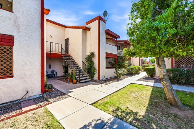 2Bed/2Bath Second Floor Apartment at McDowell/44th St! Ready For Immediate Move-In! -- SECOND CHA... - 2Bed/2Bath Second Floor Apartment at McDowell/44th St! Ready For Immediate Move-In! -- SECOND CHA...
