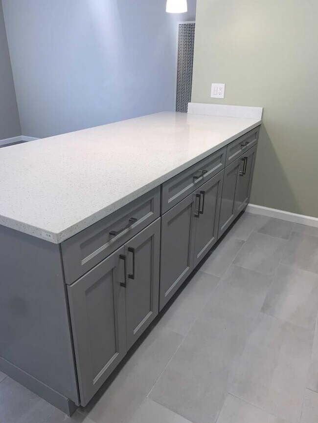 Building Photo - 1 bedroom in Oakland CA 94605